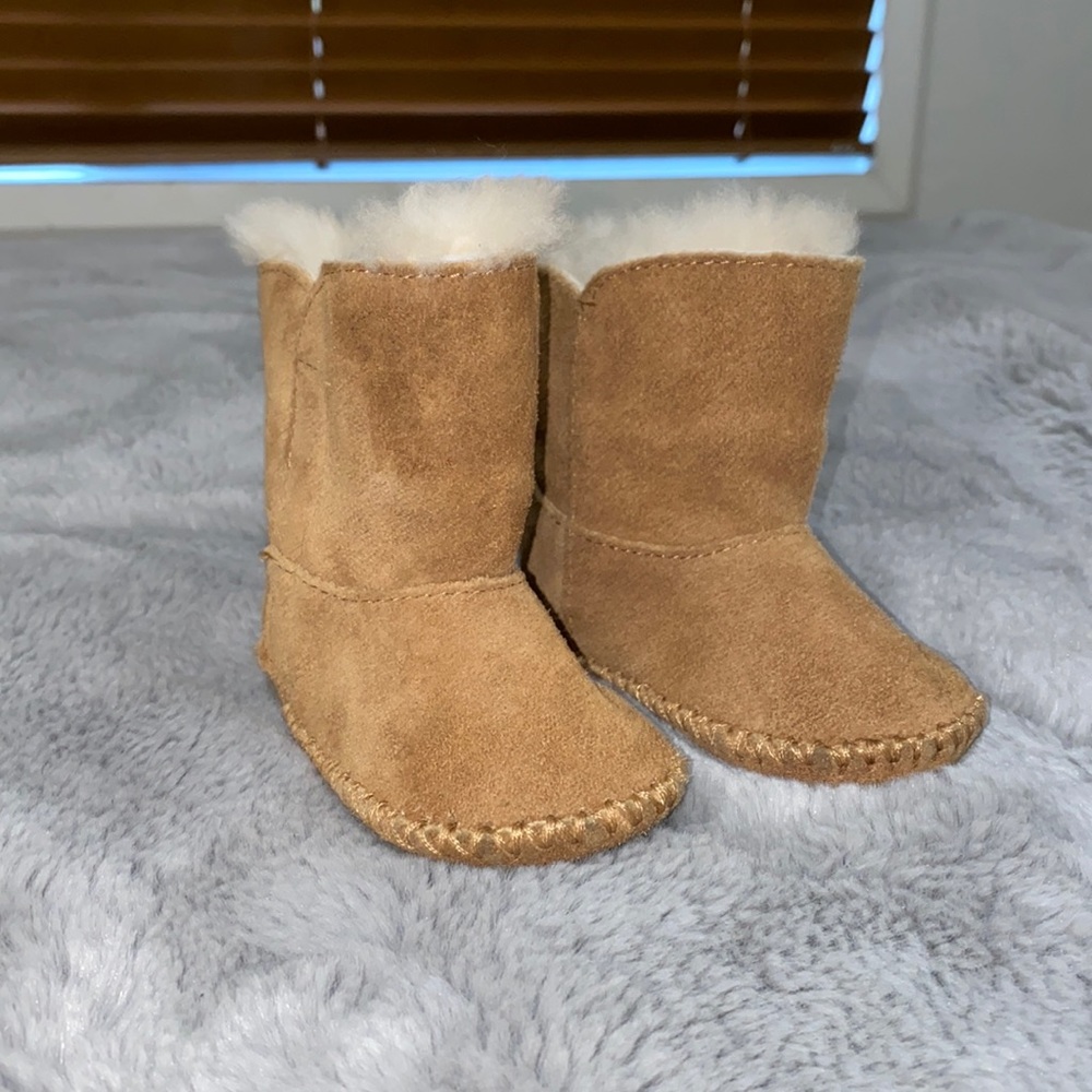 UGG Toddler Shoes Size 2/3
